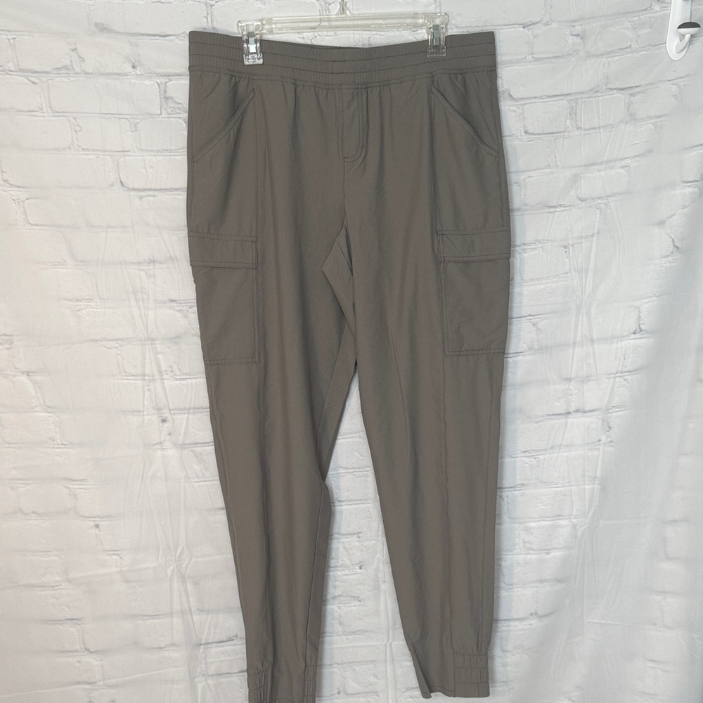 The North Face Women's Essential Cargo Joggers Size 14